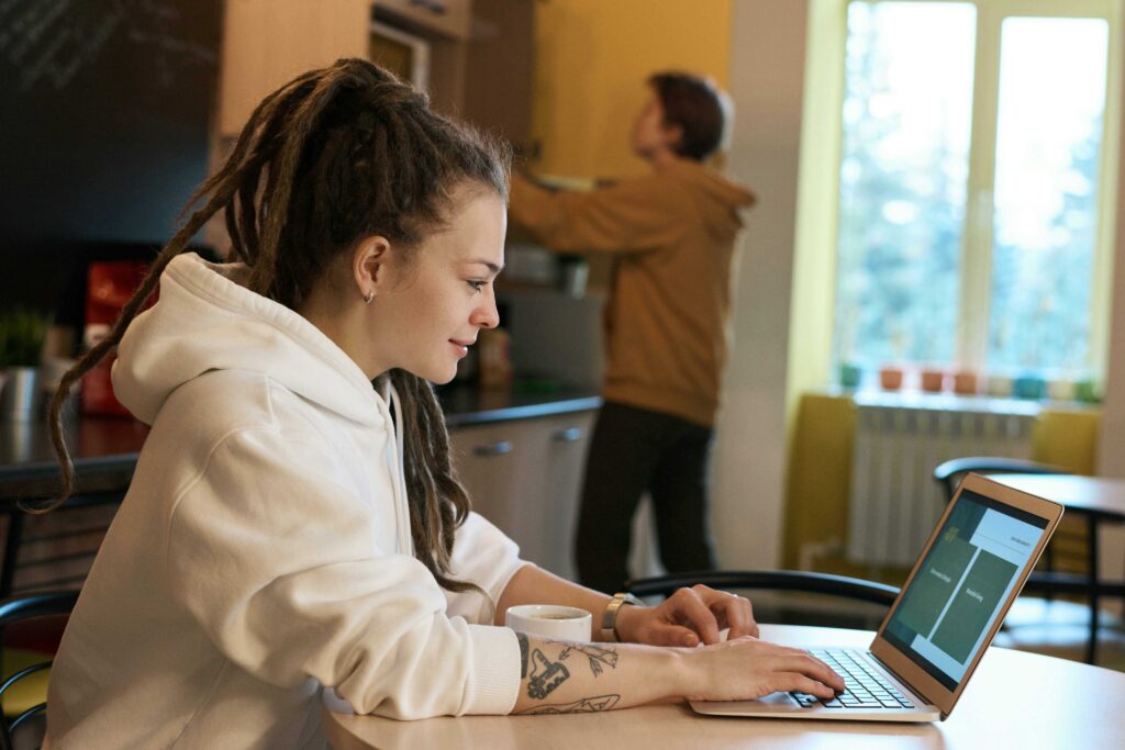 studentka při online výuce